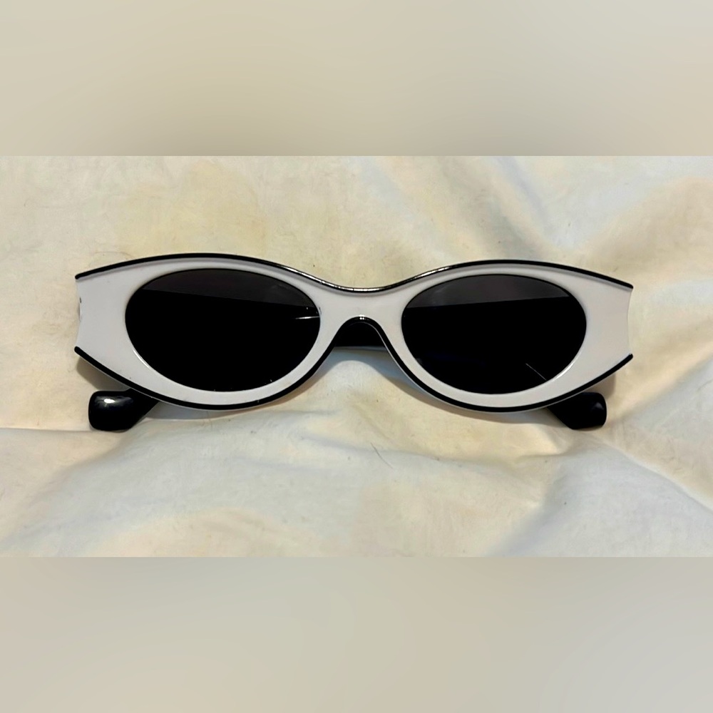 White + black futuristic/retro unique design sunnies